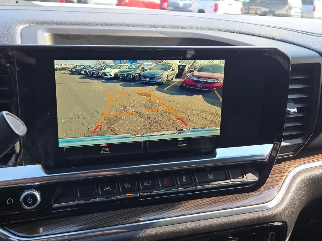 Used 2024 White GMC Elevation image 25