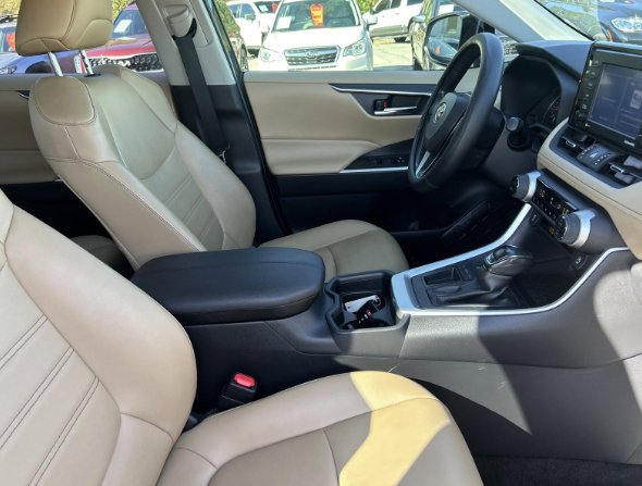 Used 2020 Midnight Black Metallic Toyota XLE Premium image 3