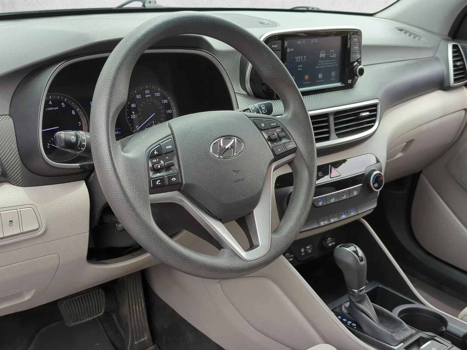 Used 2021 Black Noir Pearl Hyundai SE image 9