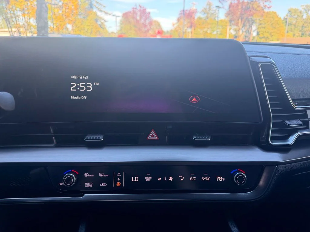 Used 2025 Snow White Pearl Kia EX image 19