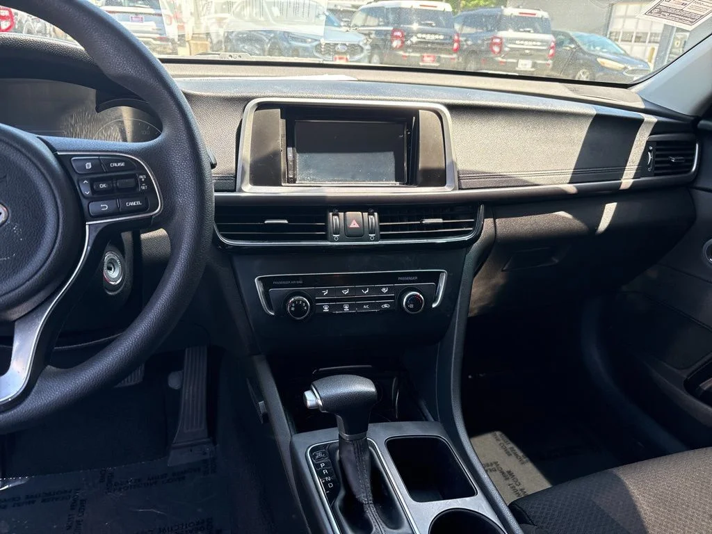 Used 2017 White Kia LX image 10