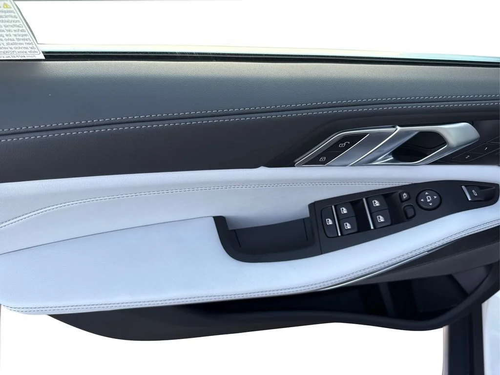 New 2026 White BMW sDrive40i image 25