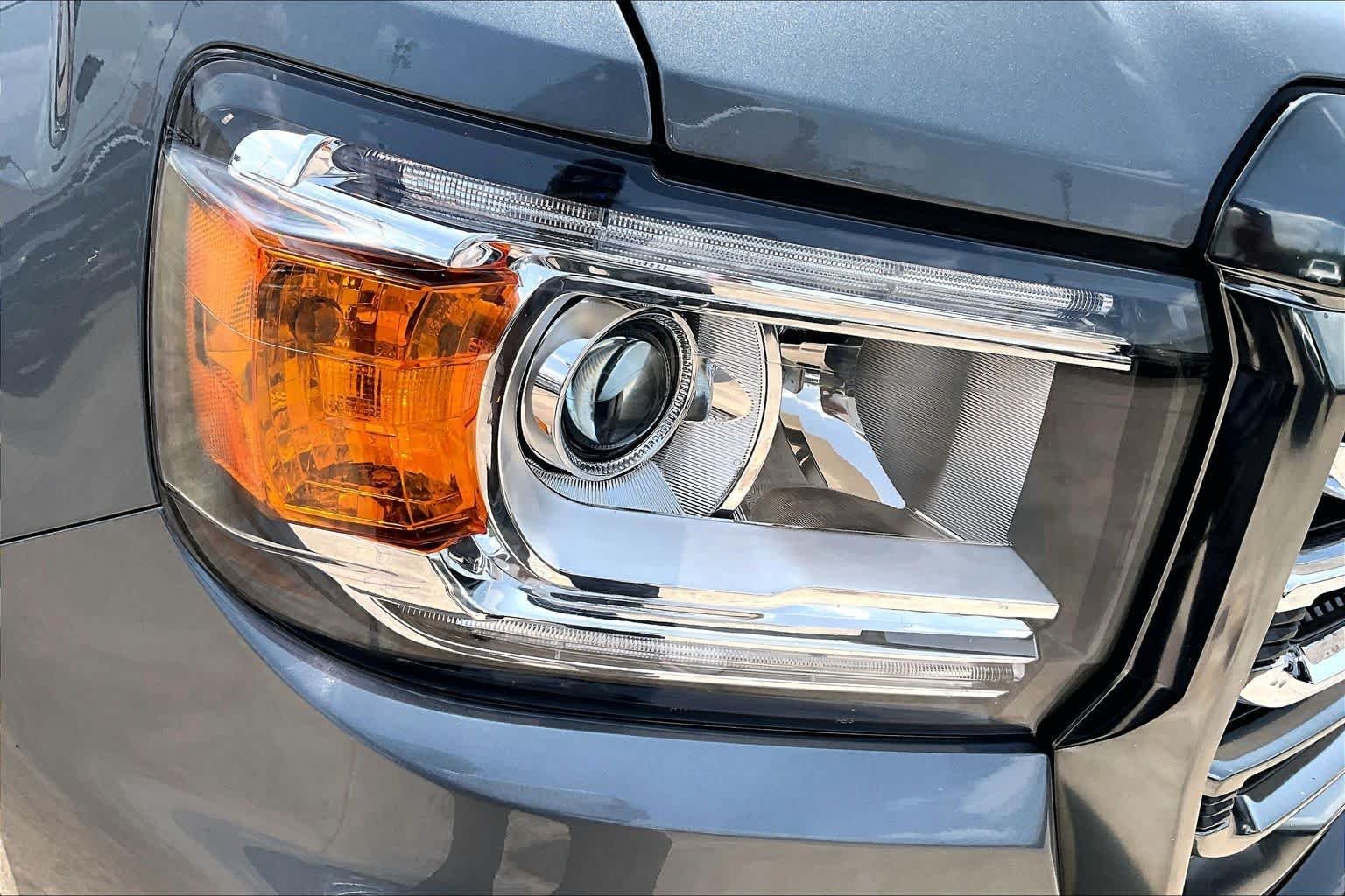 Used 2022 Satin Steel Metallic GMC 4WD AT4 w/Leather image 28