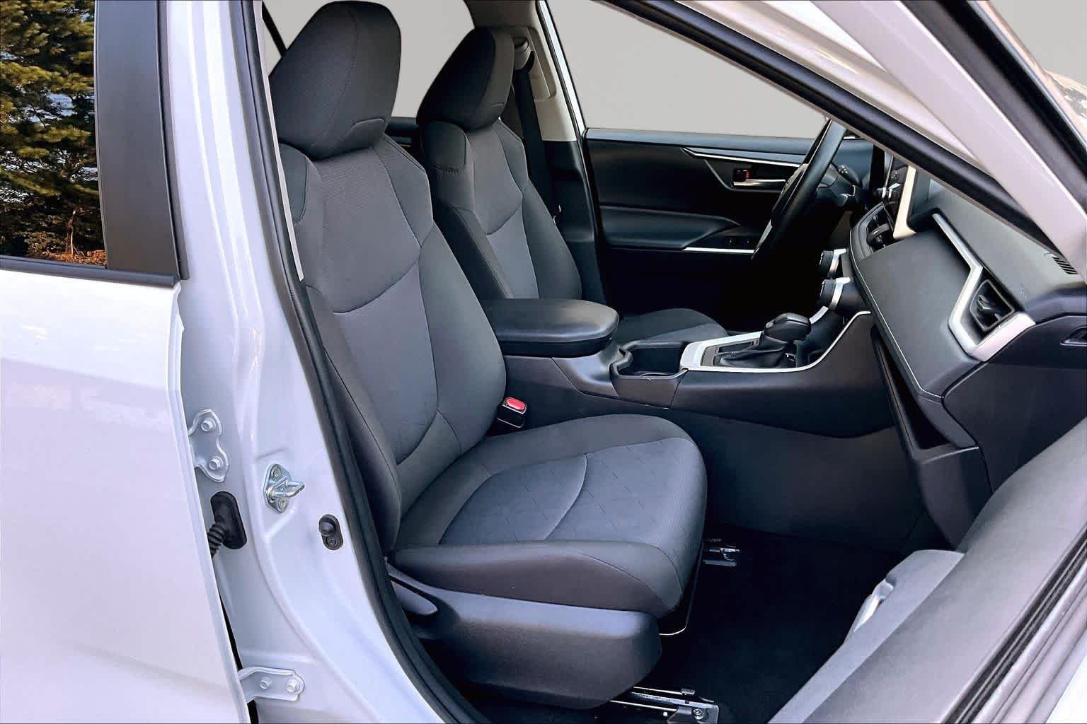 Used 2025 Ice Cap Toyota XLE image 9