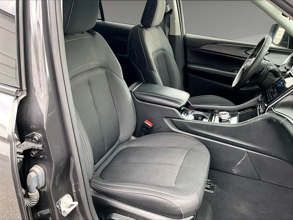 Used 2023 Baltic Gray Metallic Clearcoat Jeep Laredo image 11