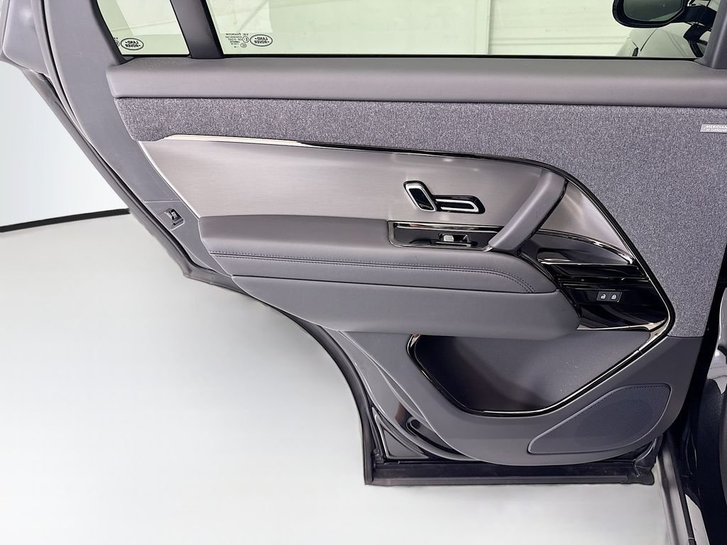 New 2026 Santorini Black Land Rover Dynamic SE image 25