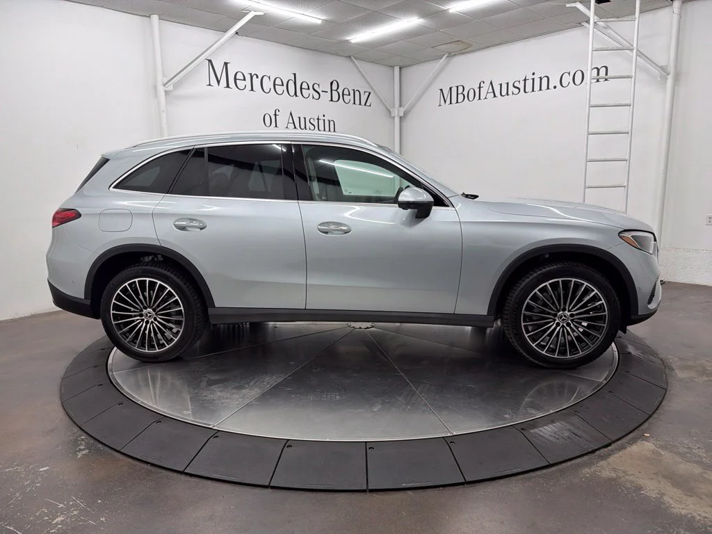 New 2027 Silver Mercedes-Benz GLC 300 image 8