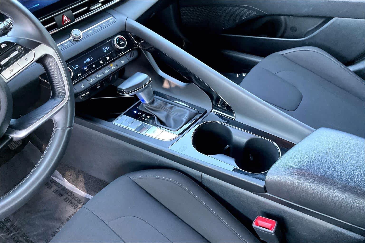 Used 2025 Amazon Gray Hyundai SEL Convenience image 17