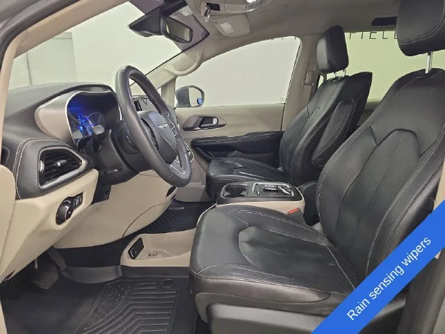 Used 2022 Ceramic Gray Clearcoat Chrysler Touring L image 23