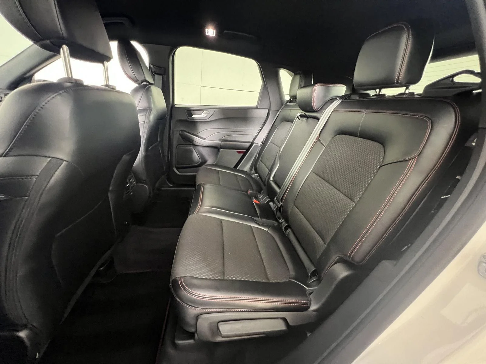 Used 2023 Star White Metallic Tri-Coat Ford ST-Line image 20