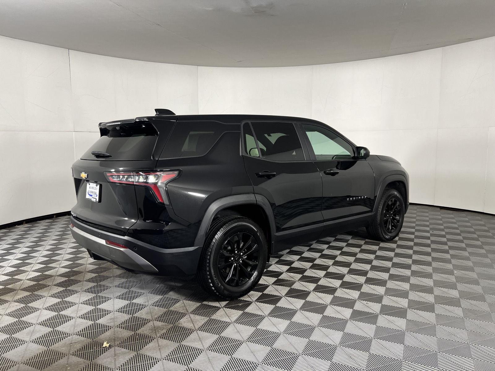 Used 2025 Mosaic Black Metallic Chevrolet AWD LT image 9