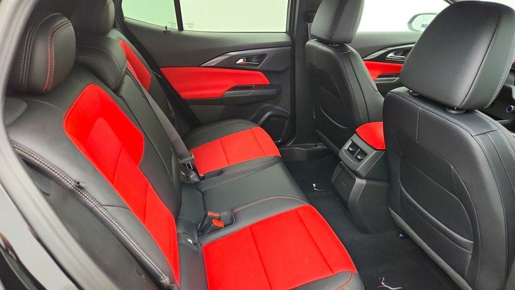 2025 Chevrolet Equinox EV RS - Photo 21