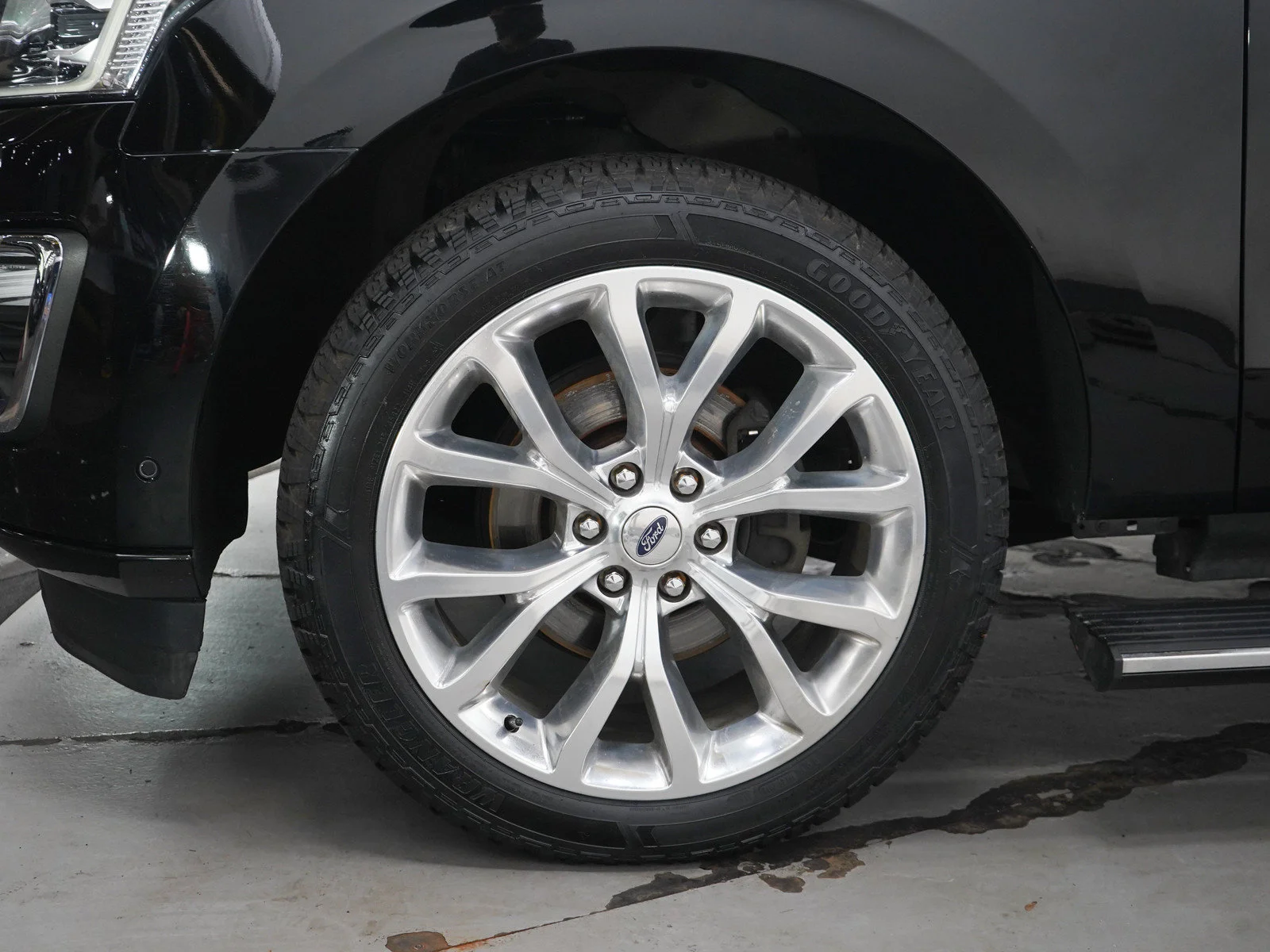 Used 2018 Shadow Black Ford Platinum image 30