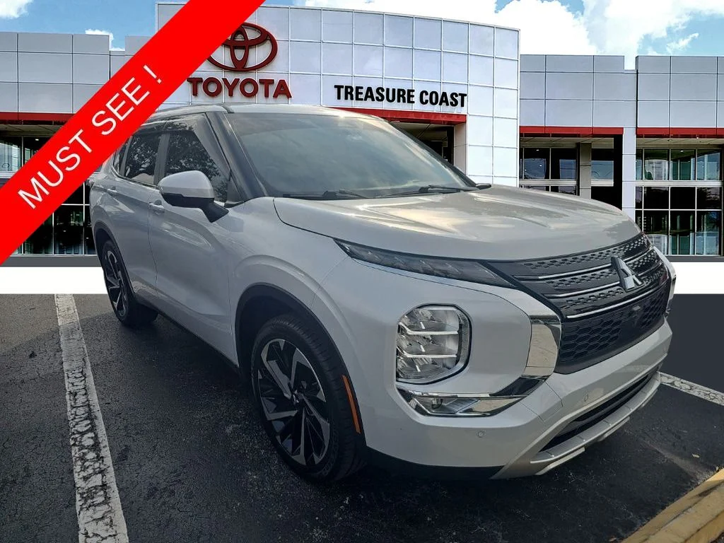 2024 Mitsubishi Outlander SE 2WD's photo