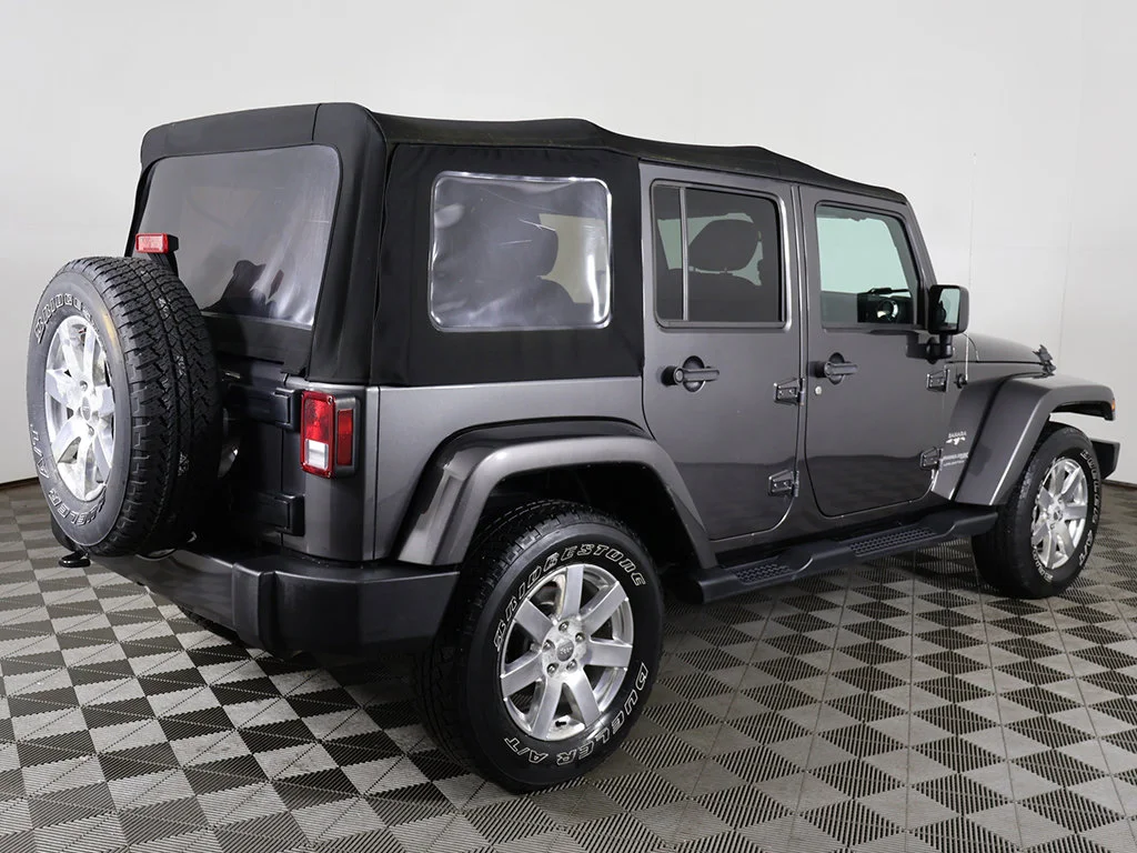 Used 2018 Crystal Metallic Jeep Unlimited Sahara image 5