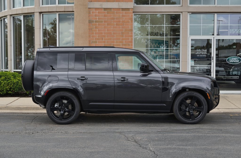 New 2026 Carpathian Grey Land Rover X-Dynamic SE image 7