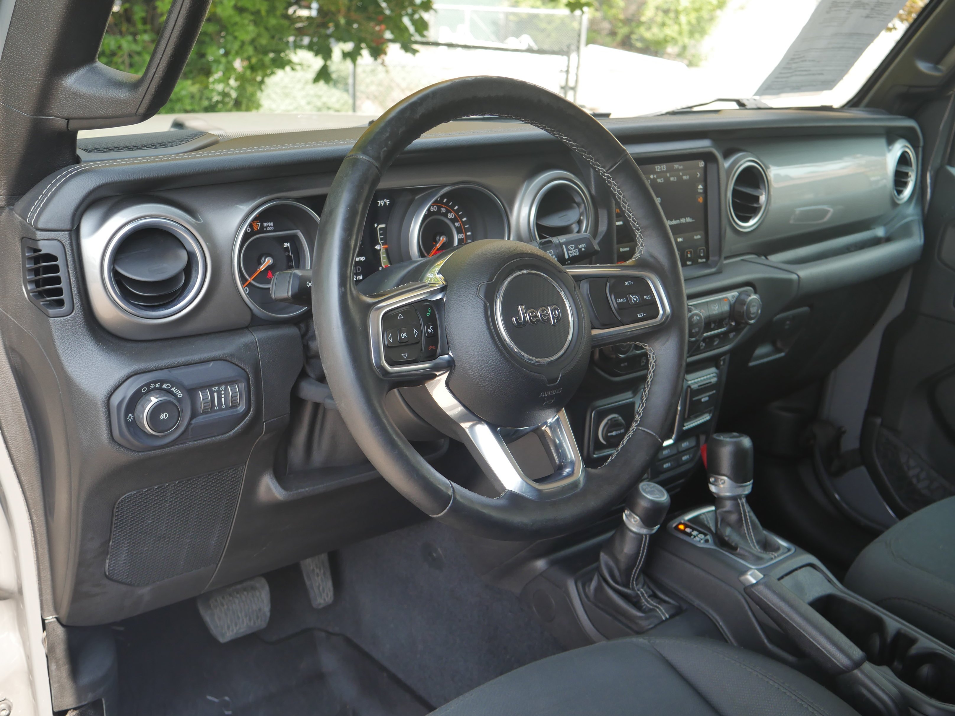 Used 2018 Sting Gray Clearcoat Jeep Sahara image 4