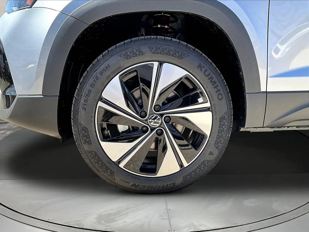 New 2026 Silver Volkswagen 1.5T SE image 13