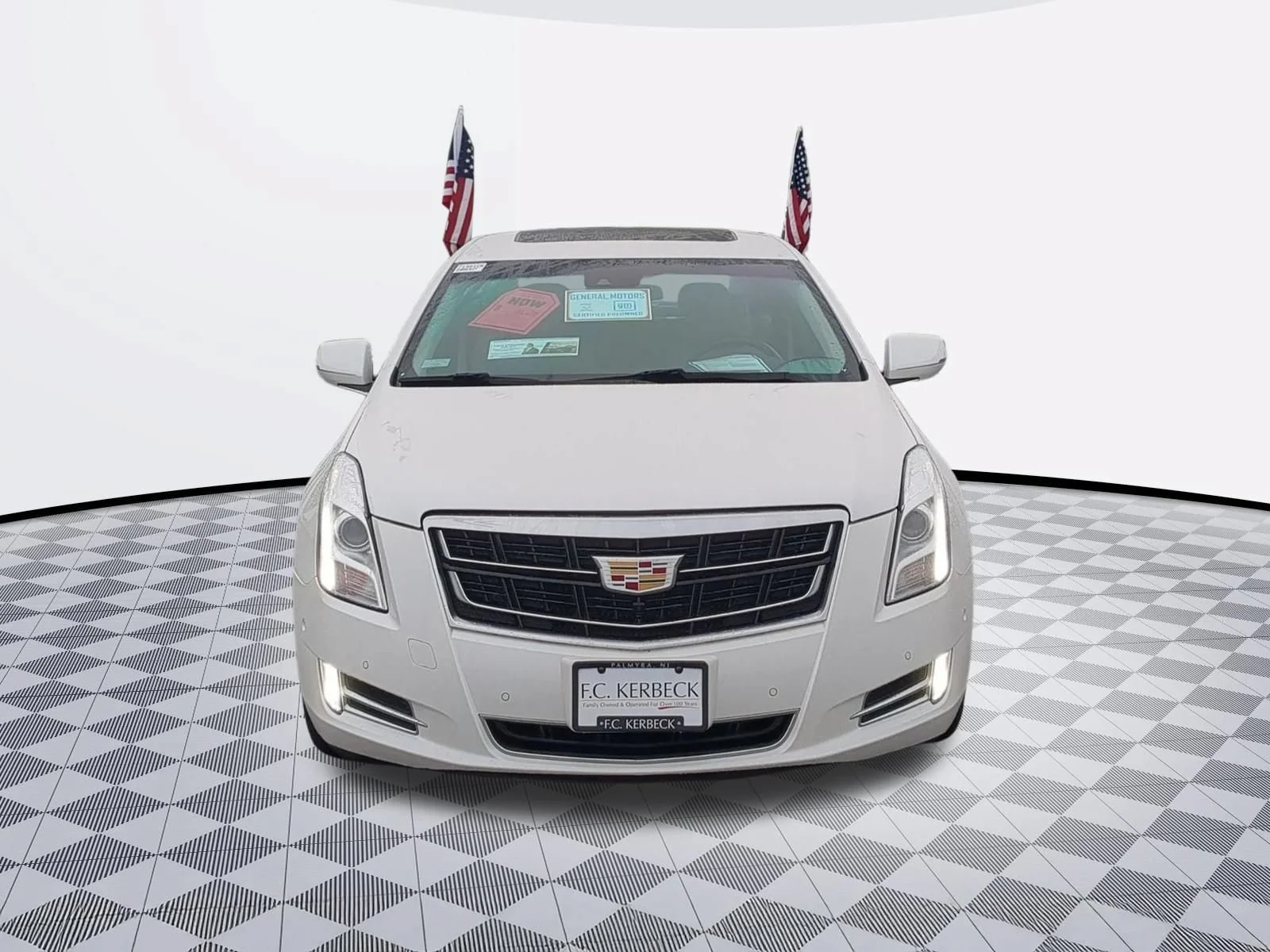 Used 2016 Crystal White Tricoat Cadillac Luxury Collection image 3