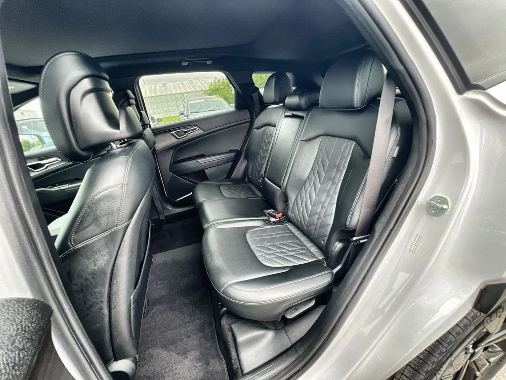 Used 2025 White Kia X-Line image 25
