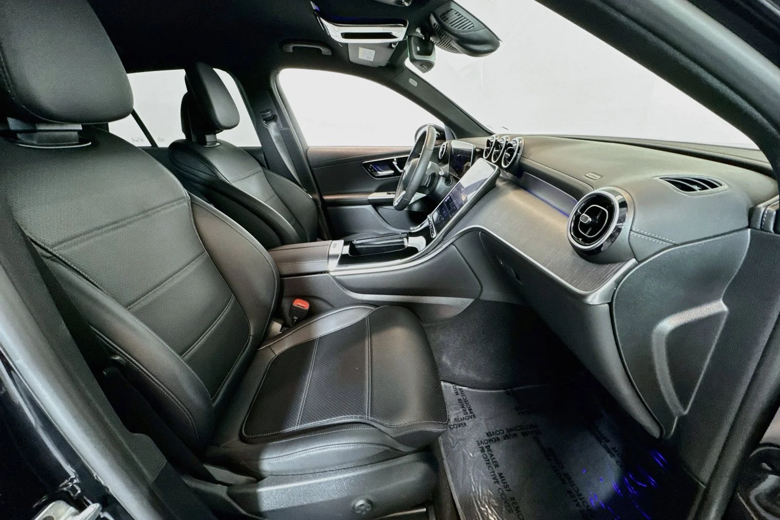 Used 2024 Obsidian Black Metallic Mercedes-Benz GLC 300 image 26