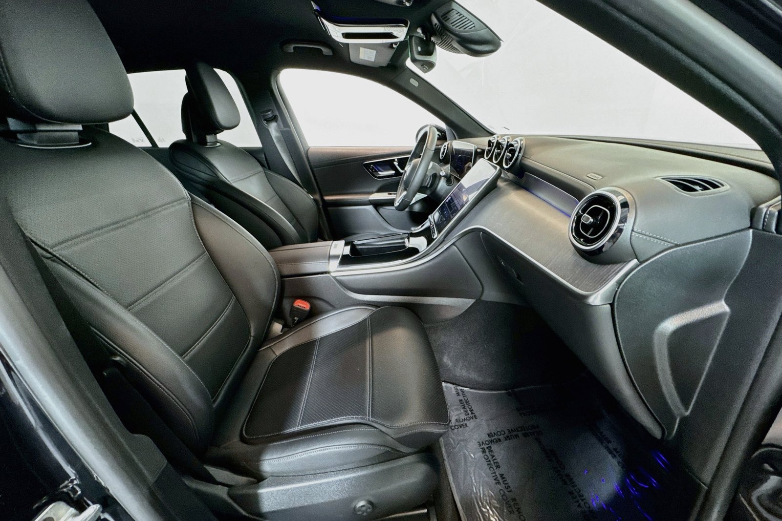 Used 2024 Obsidian Black Metallic Mercedes-Benz GLC 300 image 26
