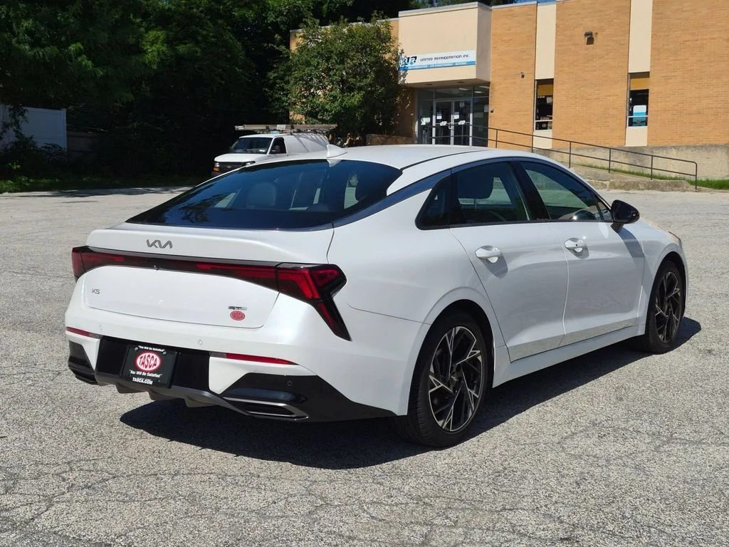 Used 2025 White Kia GT-Line image 3