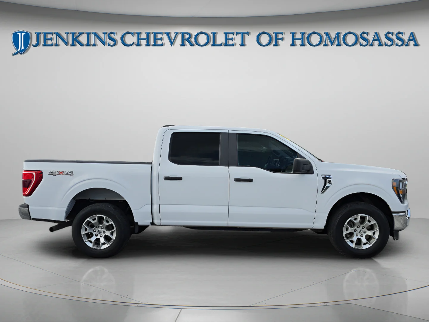 Used 2023 Oxford White Ford XLT image 3