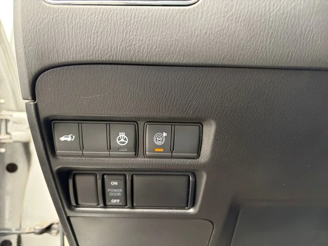 Used 2023 Silver Nissan SL image 29