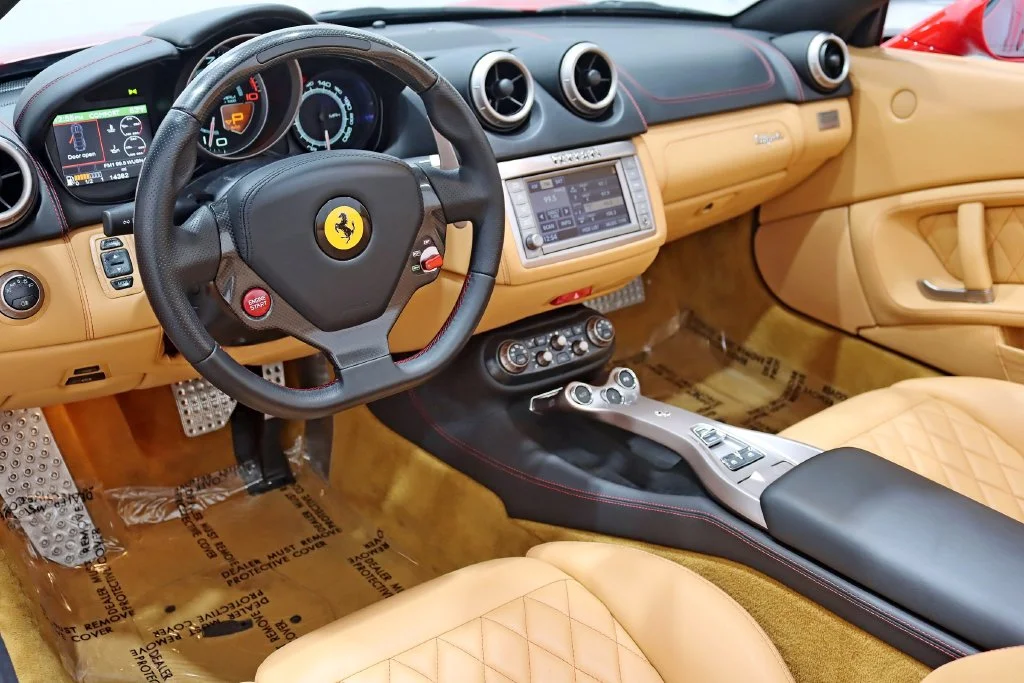 Used 2012 Red Ferrari Base image 15