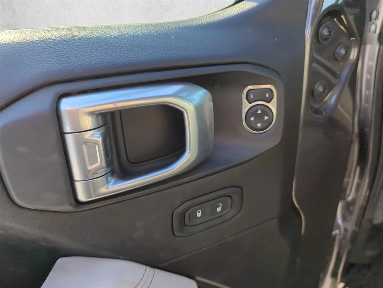 Used 2021 Granite Crystal Me Jeep Unlimited Sahara High Altitude image 11