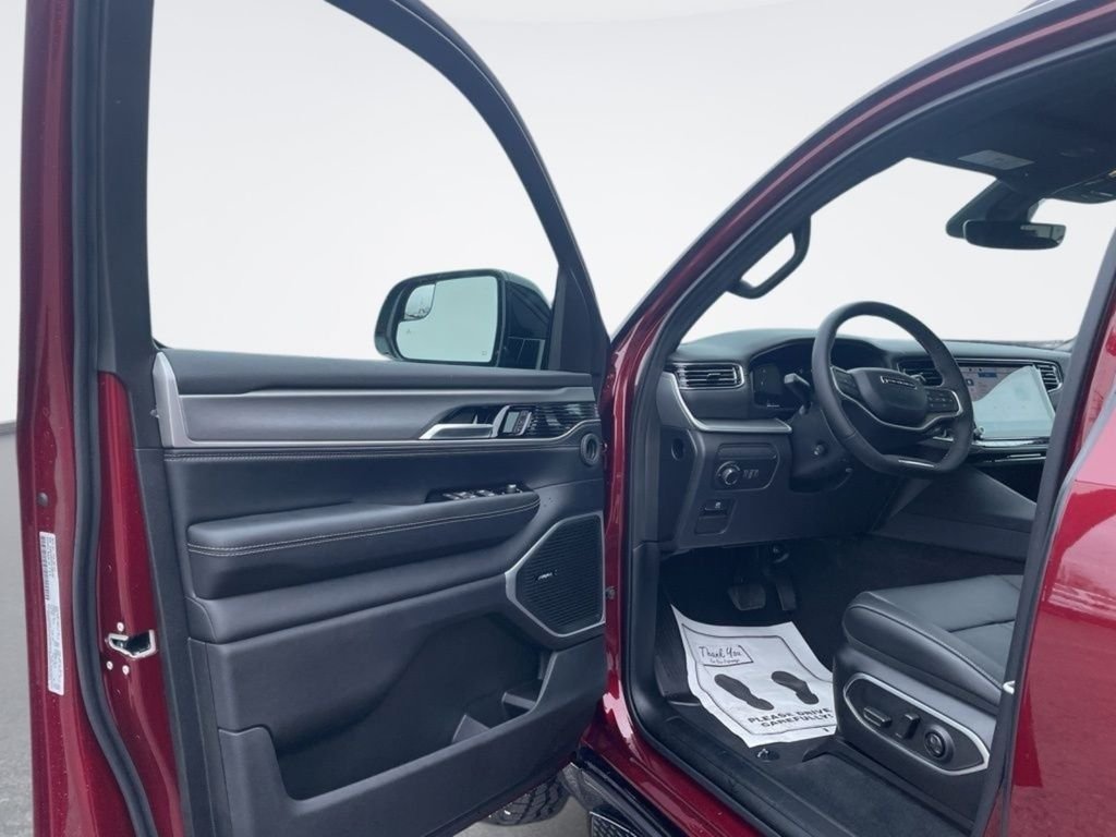 New 2026 Velvet Red Pearl-Coat Exterior Paint Jeep  image 19