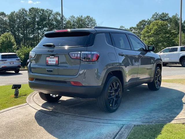 New 2026 Sting-Gray Clearcoat Jeep Latitude image 7