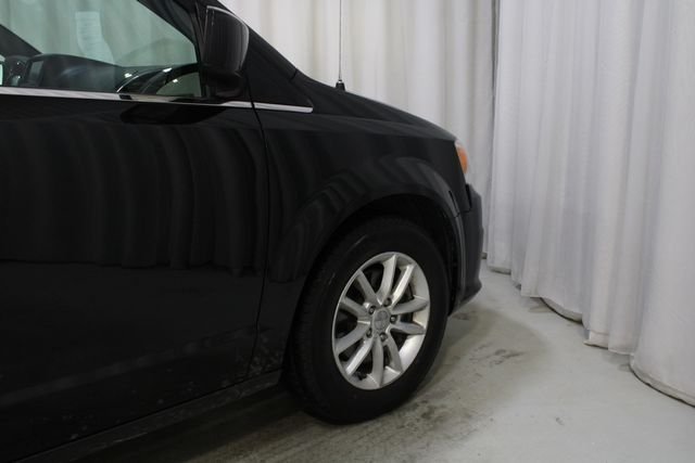 Used 2019 Black Dodge SXT image 25