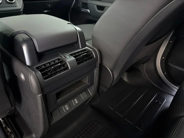 New 2026 Borasco Gray Metallic Land Rover X-Dynamic SE image 17