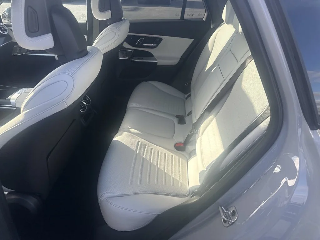 Used 2026  Mercedes-Benz GLC 300 image 30