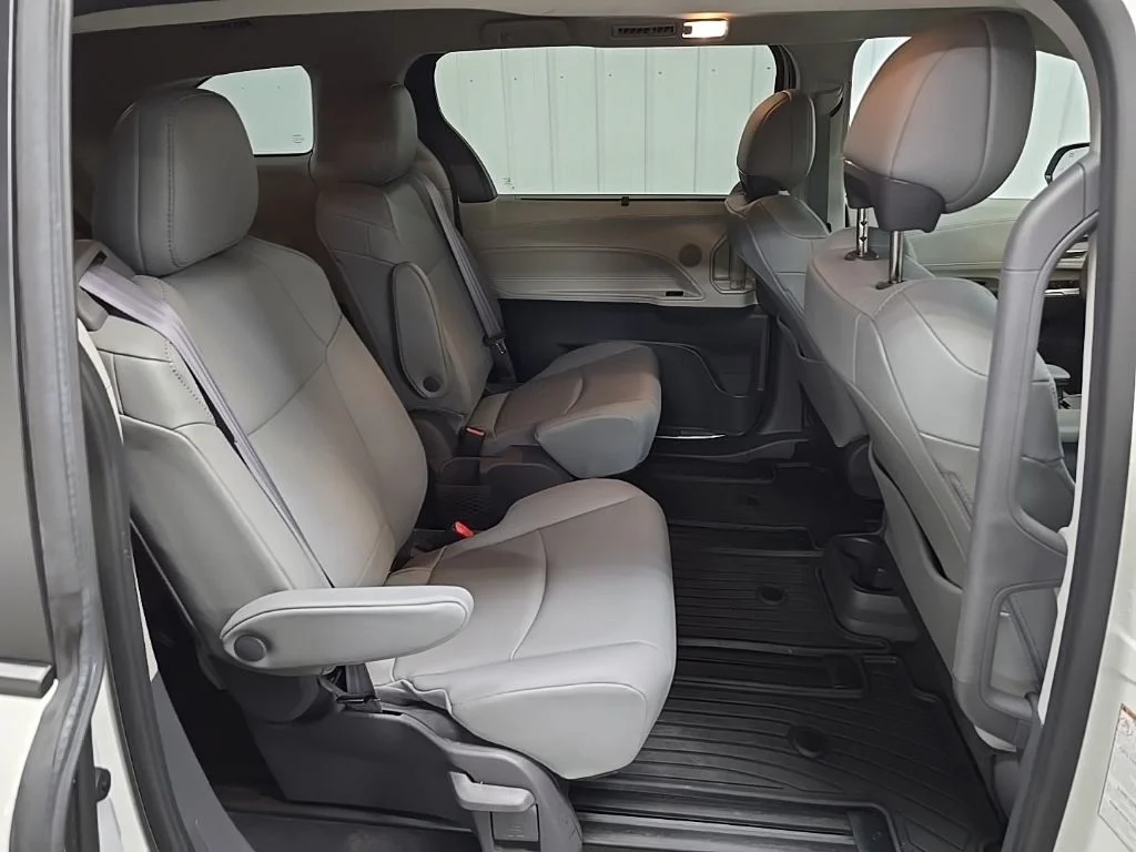 Used 2021 White Toyota XLE image 18