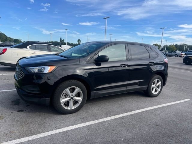 Used 2024 Black Metallic Ford SE image 1