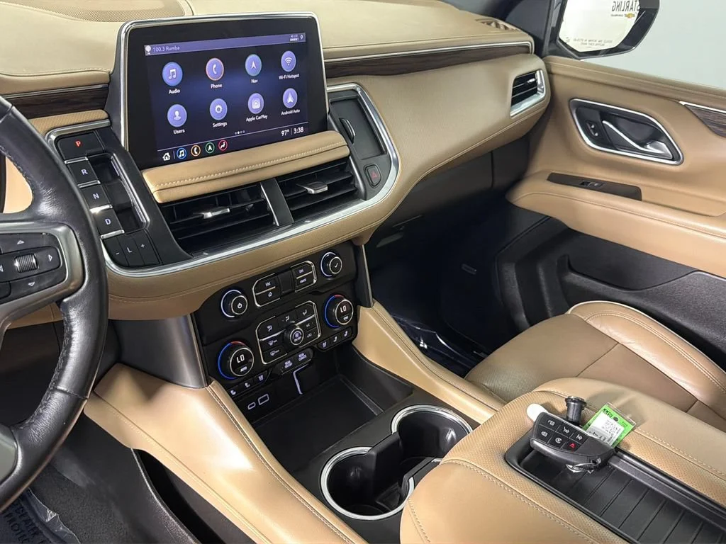 Used 2021 IRIDESCENT PEARL TRICOAT Chevrolet Premier image 19