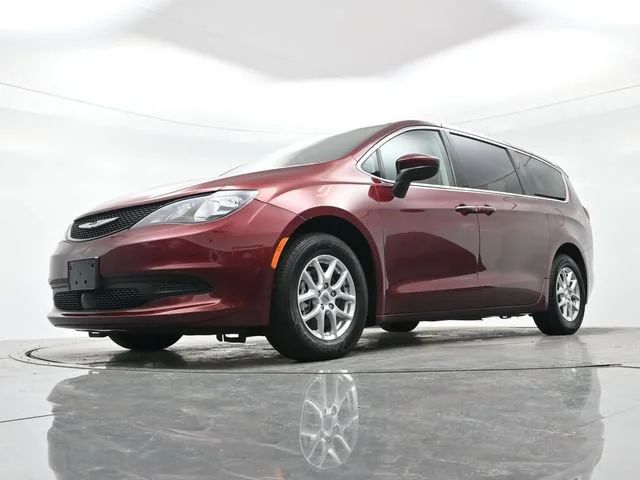 Used 2023 Velvet Red Pearlc Chrysler LX image 25