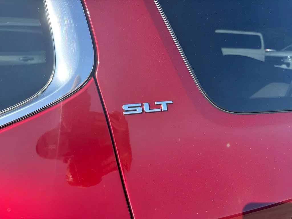 Used 2017 CRIMSON RED TINTCOAT GMC SLT image 37