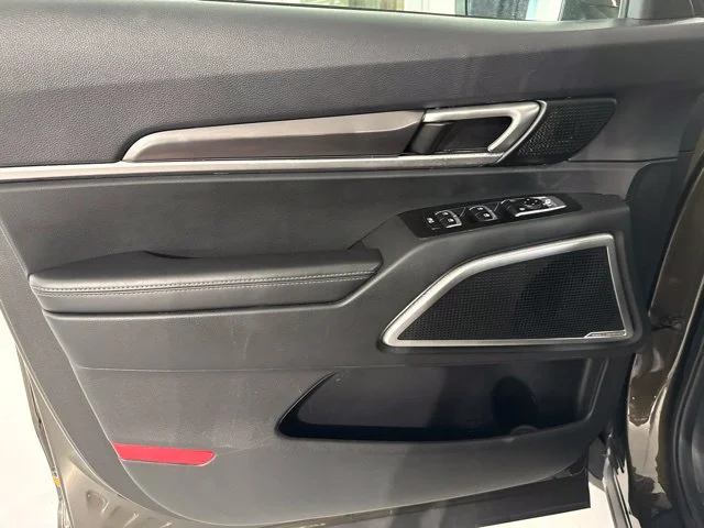 Used 2025 Green Kia S image 17