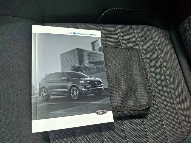 Used 2020 Black Ford SE image 26