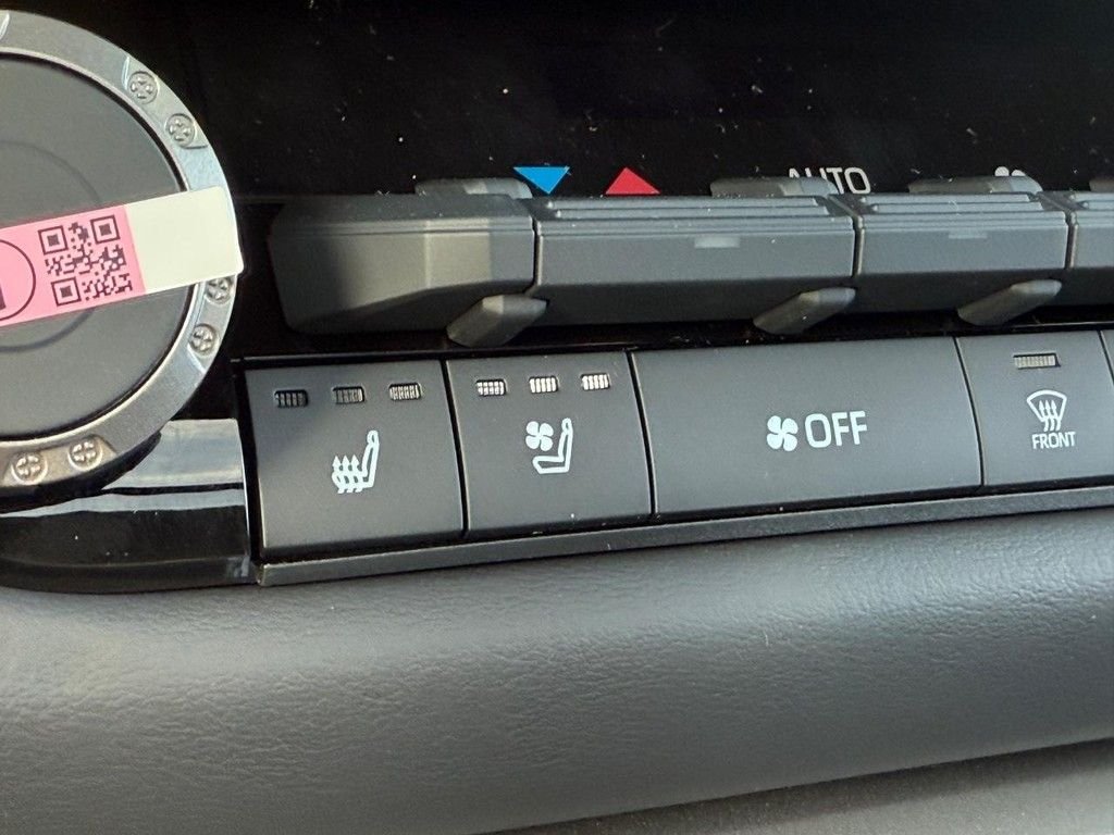 2026 Toyota Tundra Platinum - Photo 18