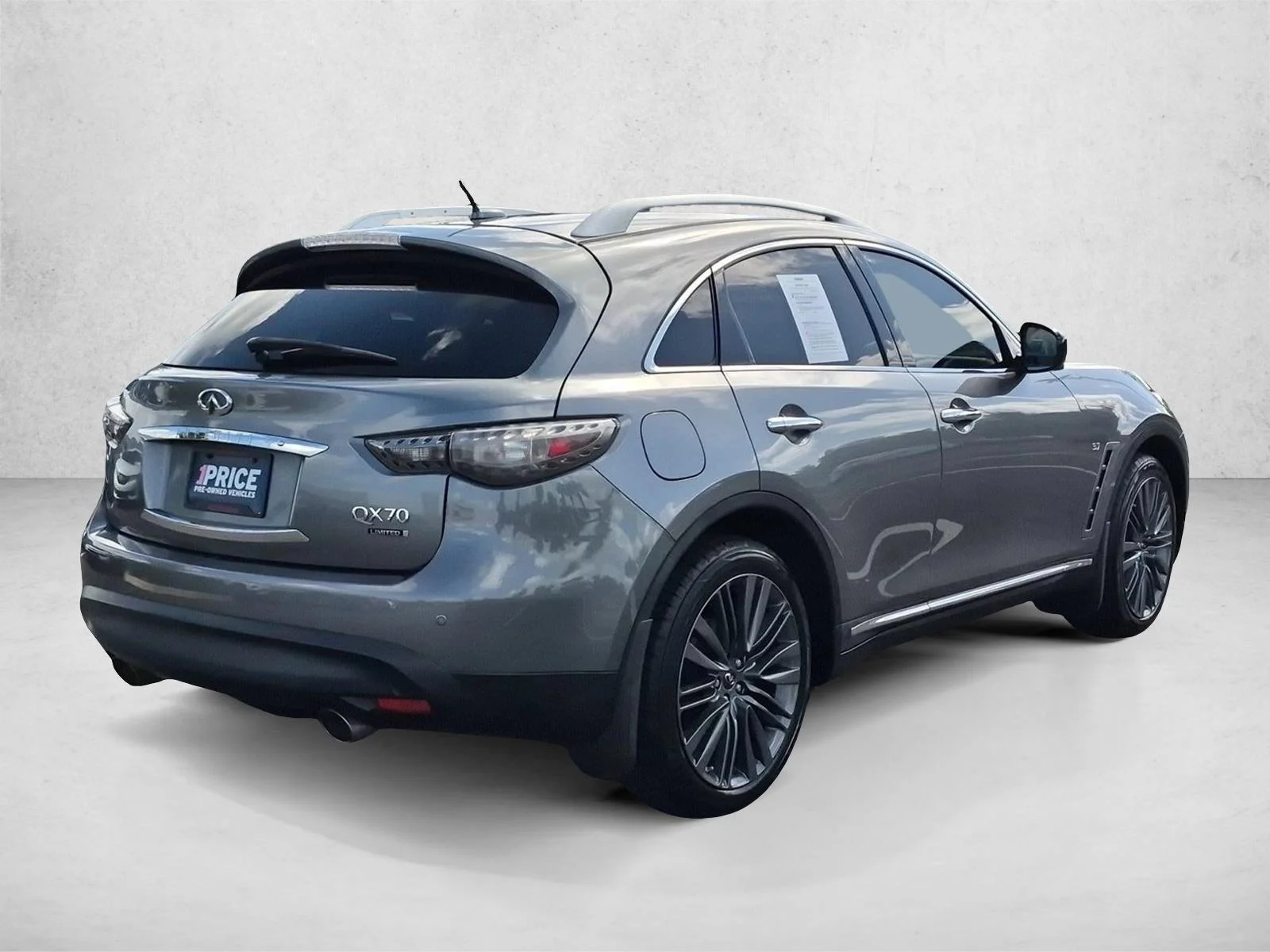Used 2017 Graphite Shadow INFINITI  image 5