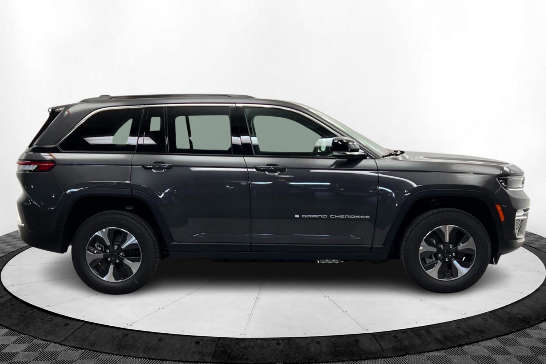New 2024 Baltic Gray Metallic Clear-Coat Exterior Paint Jeep Base 4xe image 7