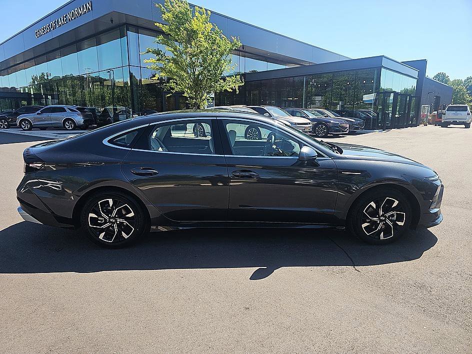 Used 2024 Portofino Gray Hyundai SEL image 4