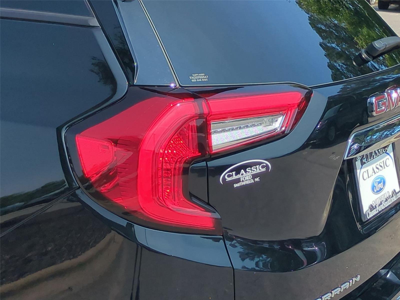 Used 2022 Ebony Twilight Metallic GMC Denali image 12