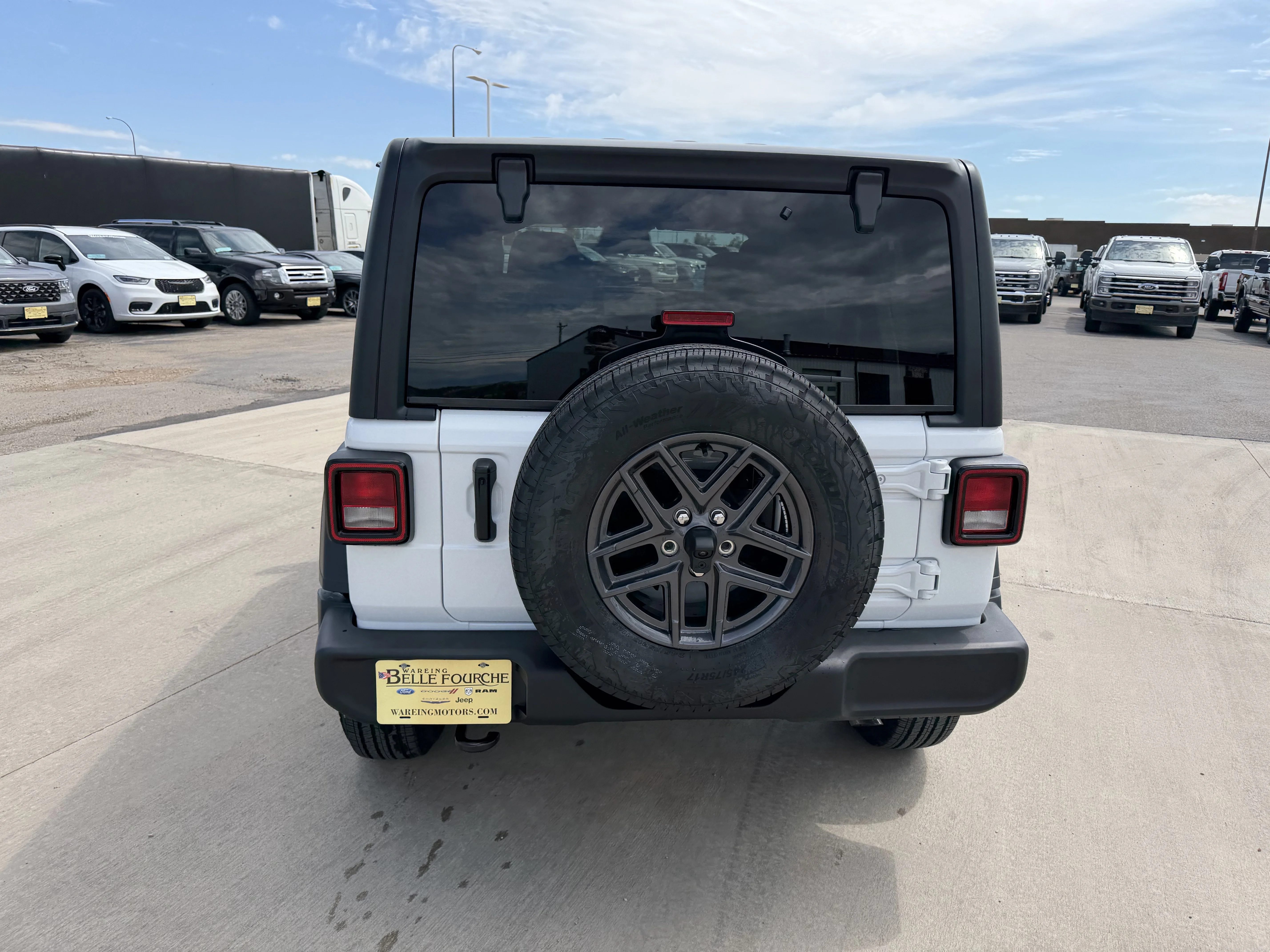 New 2026 Bright White Clear-Coat Exterior Paint Jeep Sport S image 4