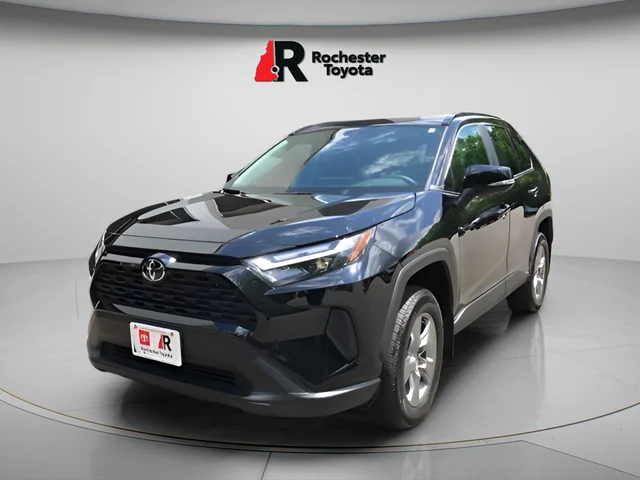 Used 2025 Black Toyota XLE image 3